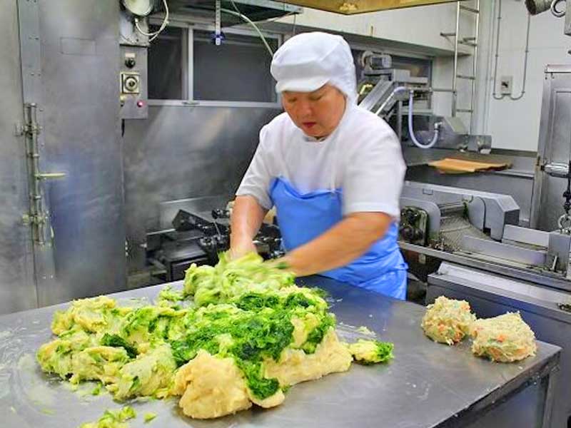 八重山かまぼこ手作り