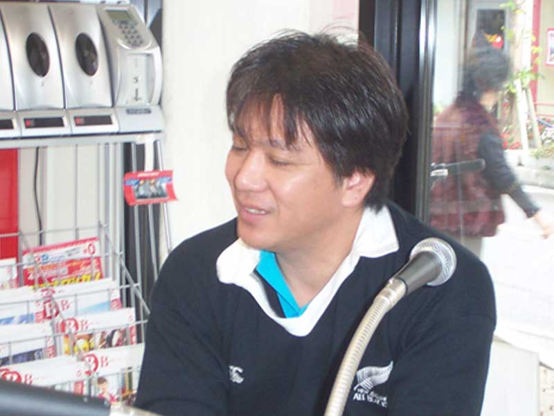 かみやーき小かまぼこ店の店長
